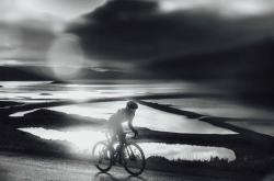 全新Rapha Pro Team Shadow：专为严苛(kē)的比赛與(yǔ)训练环境打造