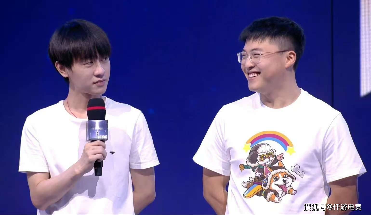 有人问“Faker你最想跟哪位退役选手打比赛”，李哥：UZI