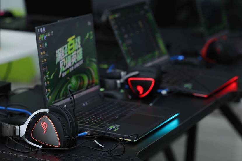 华硕携 ROG 装备亮相深圳 NIP 主场活动，点燃电竞狂欢