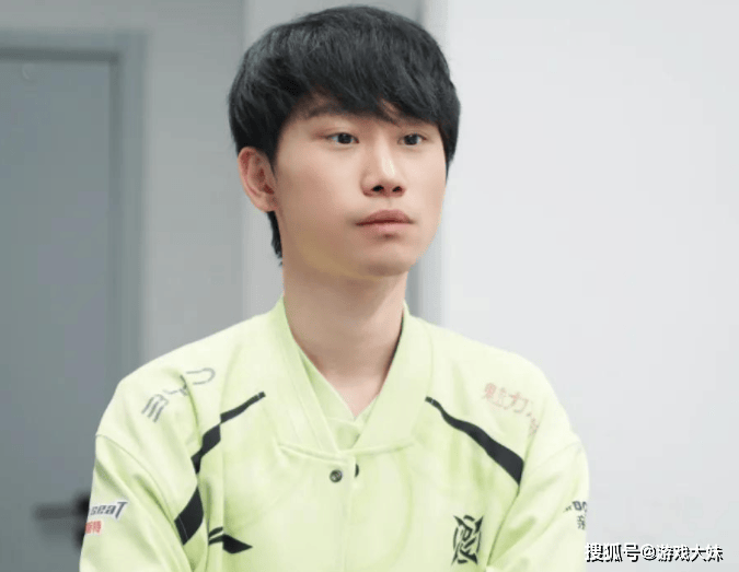 LOL热度严重下滑,多位职业选手都不想播了,纷纷直播玩其他游戏