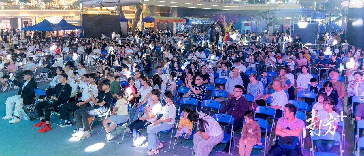 大湾区电竞迷再聚万江,LOL峡谷传奇观赛派对落幕