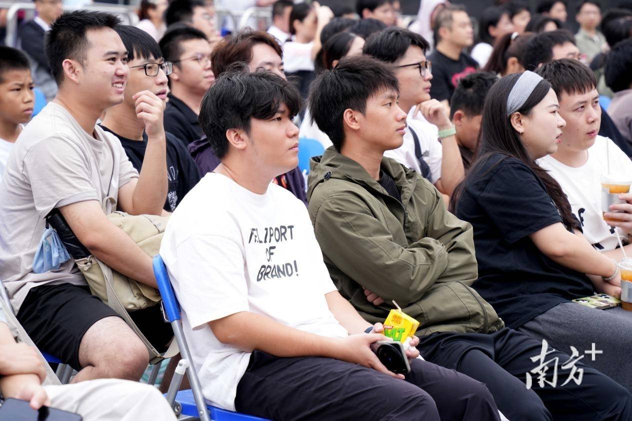 大湾区电竞迷再聚万江,LOL峡谷传奇观赛派对落幕