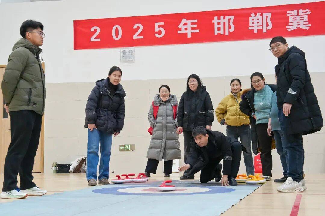 中国新闻网 | 河北冀南新区开展陆地冰壶比赛