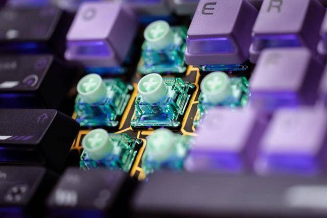 以磁轴革新，重塑电竞边界：七彩虹星驰87铝合金磁轴电竞键盘发布